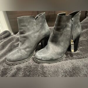 Gibson Latimer Booties size 8